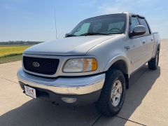 Used 2001 Ford F-150 4WD SuperCrew XLT at Rooster Auto Sales near Vinton, IA