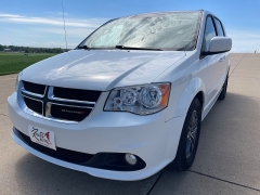 Used 2016 Dodge Grand Caravan 4d Wagon SXT at Rooster Auto Sales near Vinton, IA