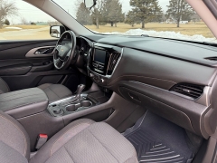 Used 2018  Chevrolet Traverse 4d SUV FWD LT Cloth w&sol;1LT at Rooster Auto Sales near Vinton&comma; IA