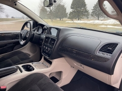 Used 2015  Dodge Grand Caravan 4d Wagon SXT at Rooster Auto Sales near Vinton&comma; IA