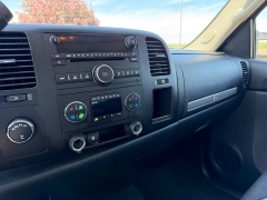 Used 2009  Chevrolet Silverado 1500 4WD Crew Cab LT at Rooster Auto Sales near Vinton&comma; IA