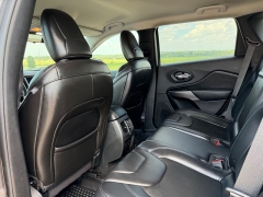 Used 2019  Jeep Cherokee 4d SUV 4WD Latitude Plus Altitude 2&period;4L at Rooster Auto Sales near Vinton&comma; IA