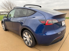 Used 2021  Tesla Model Y Long Range AWD at Rooster Auto Sales near Vinton&comma; IA