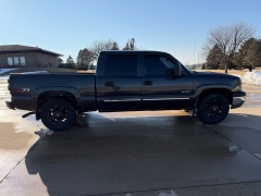 Used 2004  Chevrolet Silverado 1500 4WD Crew Cab Z71 at Rooster Auto Sales near Vinton&comma; IA