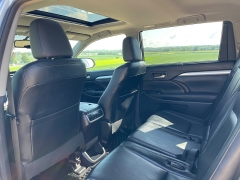 Used 2014 Toyota Highlander 4d SUV AWD XLE at Rooster Auto Sales near Vinton, IA