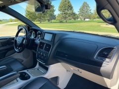 Used 2019 Dodge Grand Caravan 4d Wagon SXT at Rooster Auto Sales near Vinton, IA