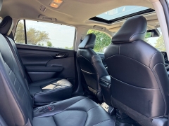 Used 2022  Toyota Highlander Hybrid XLE AWD at Rooster Auto Sales near Vinton&comma; IA