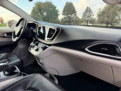Used 2017  Chrysler Pacifica 4d Wagon Touring-L Plus at Rooster Auto Sales near Vinton&comma; IA