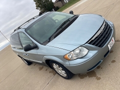 Used 2005 Chrysler Town & Country 4d Wagon Touring at Rooster Auto Sales near Vinton, IA