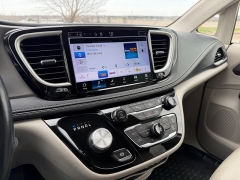 Used 2021  Chrysler Pacifica Touring L FWD at Rooster Auto Sales near Vinton&comma; IA