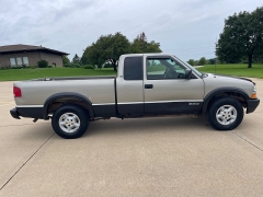 Used 2002 Chevrolet S10 Pickup 4WD Ext Cab at Rooster Auto Sales near Vinton, IA