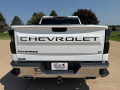 Used 2021  Chevrolet Silverado 1500 4WD Crew Cab 147" LT at Rooster Auto Sales near Vinton&comma; IA