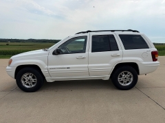 Used 2000  Jeep Grand Cherokee 4d SUV 4WD Limited V8 at Rooster Auto Sales near Vinton&comma; IA