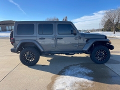 Used 2018  Jeep Wrangler Unlimited 4d SUV 4WD Sahara at Rooster Auto Sales near Vinton&comma; IA