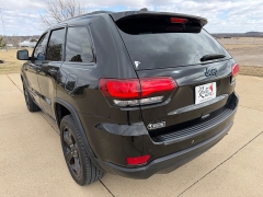 Used 2019  Jeep Grand Cherokee 4d SUV 4WD Laredo Upland at Rooster Auto Sales near Vinton&comma; IA