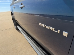 Used 2007  GMC Yukon XL 1500 SUV 4WD Denali at Rooster Auto Sales near Vinton&comma; IA