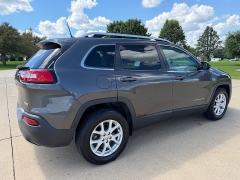Used 2017  Jeep Cherokee 4d SUV 4WD Latitude V6 at Rooster Auto Sales near Vinton&comma; IA