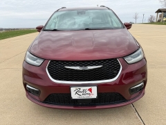 Used 2021  Chrysler Pacifica Touring L FWD at Rooster Auto Sales near Vinton&comma; IA