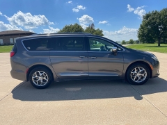 Used 2017 Chrysler Pacifica 4d Wagon Limited at Rooster Auto Sales near Vinton, IA