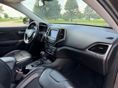 Used 2019  Jeep Cherokee 4d SUV 4WD Latitude Plus Altitude 2&period;4L at Rooster Auto Sales near Vinton&comma; IA
