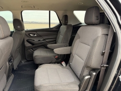 Used 2018  Chevrolet Traverse 4d SUV FWD LT Cloth w&sol;1LT at Rooster Auto Sales near Vinton&comma; IA