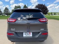 Used 2017  Jeep Cherokee 4d SUV 4WD Latitude V6 at Rooster Auto Sales near Vinton&comma; IA