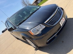 Used 2013  Chrysler Town & Country 4d Wagon Touring at Rooster Auto Sales near Vinton&comma; IA