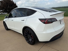 Used 2021  Tesla Model Y Performance AWD at Rooster Auto Sales near Vinton&comma; IA