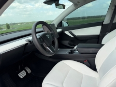 Used 2021  Tesla Model Y Performance AWD at Rooster Auto Sales near Vinton&comma; IA
