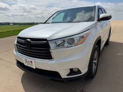 Used 2014  Toyota Highlander 4d SUV AWD LE Plus at Rooster Auto Sales near Vinton&comma; IA