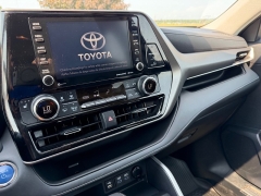 Used 2022  Toyota Highlander Hybrid XLE AWD at Rooster Auto Sales near Vinton&comma; IA