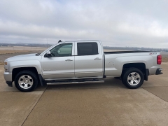 Used 2017  Chevrolet Silverado 1500 4WD Crew Cab LT at Rooster Auto Sales near Vinton&comma; IA