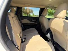 Used 2015  Jeep Cherokee 4d SUV FWD Latitude V6 at Rooster Auto Sales near Vinton&comma; IA