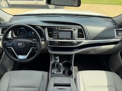 Used 2014  Toyota Highlander 4d SUV AWD LE Plus at Rooster Auto Sales near Vinton&comma; IA