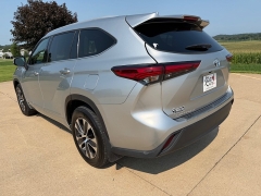 Used 2022  Toyota Highlander Hybrid XLE AWD at Rooster Auto Sales near Vinton&comma; IA