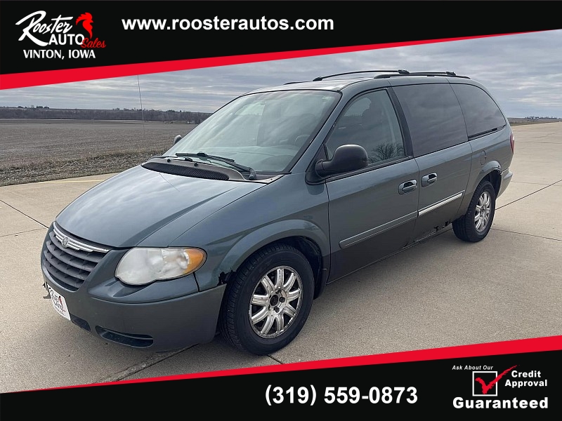 Used 2006  Chrysler Town & Country 4d Wagon Touring at Rooster Auto Sales near Vinton, IA
