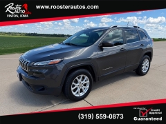 Used 2017  Jeep Cherokee 4d SUV 4WD Latitude V6 at Rooster Auto Sales near Vinton&comma; IA