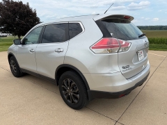 Used 2014  Nissan Rogue 4d SUV AWD SL at Rooster Auto Sales near Vinton&comma; IA