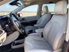 Used 2021  Chrysler Pacifica Touring L FWD at Rooster Auto Sales near Vinton&comma; IA