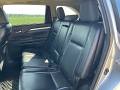 Used 2014 Toyota Highlander 4d SUV AWD XLE at Rooster Auto Sales near Vinton, IA
