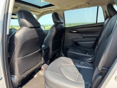 Used 2022  Toyota Highlander Hybrid XLE AWD at Rooster Auto Sales near Vinton&comma; IA