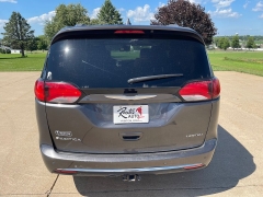 Used 2017 Chrysler Pacifica 4d Wagon Limited at Rooster Auto Sales near Vinton, IA