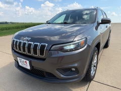 Used 2019  Jeep Cherokee 4d SUV 4WD Latitude Plus Altitude 2&period;4L at Rooster Auto Sales near Vinton&comma; IA