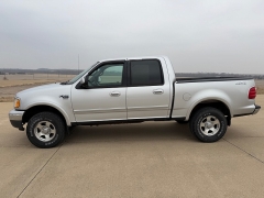 Used 2001  Ford F-150 4WD SuperCrew XLT at Rooster Auto Sales near Vinton&comma; IA