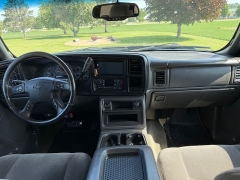 Used 2006  Chevrolet Silverado 2500 4WD Crew Cab HD LS at Rooster Auto Sales near Vinton&comma; IA