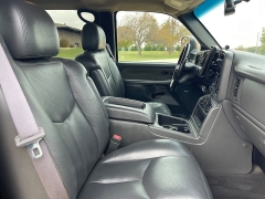 Used 2003  Chevrolet Silverado 2500 4WD Crew Cab HD LT at Rooster Auto Sales near Vinton, IA