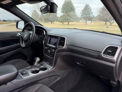 Used 2019  Jeep Grand Cherokee 4d SUV 4WD Laredo Upland at Rooster Auto Sales near Vinton&comma; IA