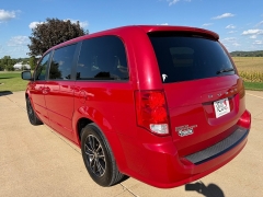 Used 2015  Dodge Grand Caravan 4d Wagon SE Plus at Rooster Auto Sales near Vinton&comma; IA