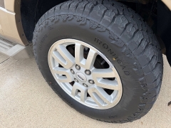 Used 2014  Ford Expedition EL 4d SUV 4WD XLT at Rooster Auto Sales near Vinton&comma; IA