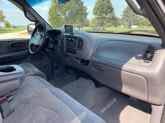 Used 2001 Ford F-150 4WD SuperCrew XLT at Rooster Auto Sales near Vinton, IA